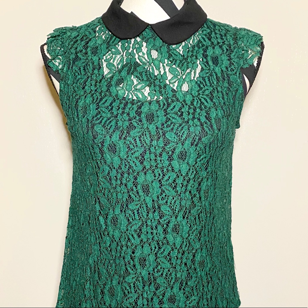 Meraki - Emerald Green And Black Outlined Lace Top With A Black Collar